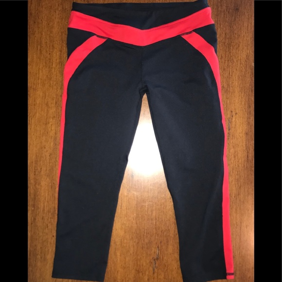 Fabletics Cropped / Capri Leggings Size S - Picture 1 of 4